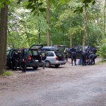 Vorbereitung des Tauchgangs an einem der Parkplätze entlang des Sees