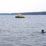 Der Manta "fliegt" in drei Schleifen, in drei, sieben und neun Metern unter der Wasseroberfläche. Der Sonobot dient dabei als Basisfahrzeug, das den Kontakt hält.