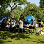 morgendliche Stärkung im Garten von Katrin und Eckbert