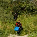 zwei Vereinsmitglieder sahen sich in der Zwischenzeit die Flora und Fauna des näheren Hafenbereichs genauer an - und wer interessante Tauchplätze sucht, nimmt auch mal einen kleinen Fußmarsch in Kauf